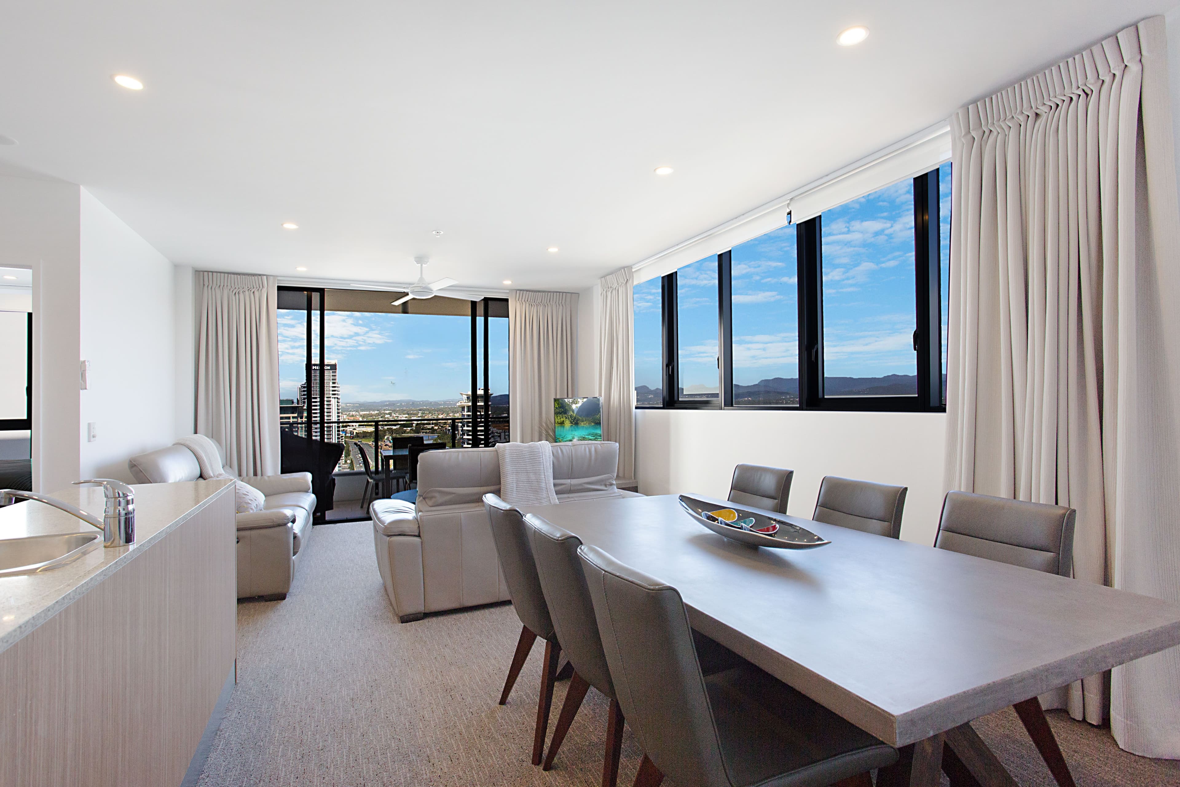 122 'Synergy' 2729-2733 Gold Coast Highway, Broadbeach QLD 4218, Broadbeach - Thumbnail 3