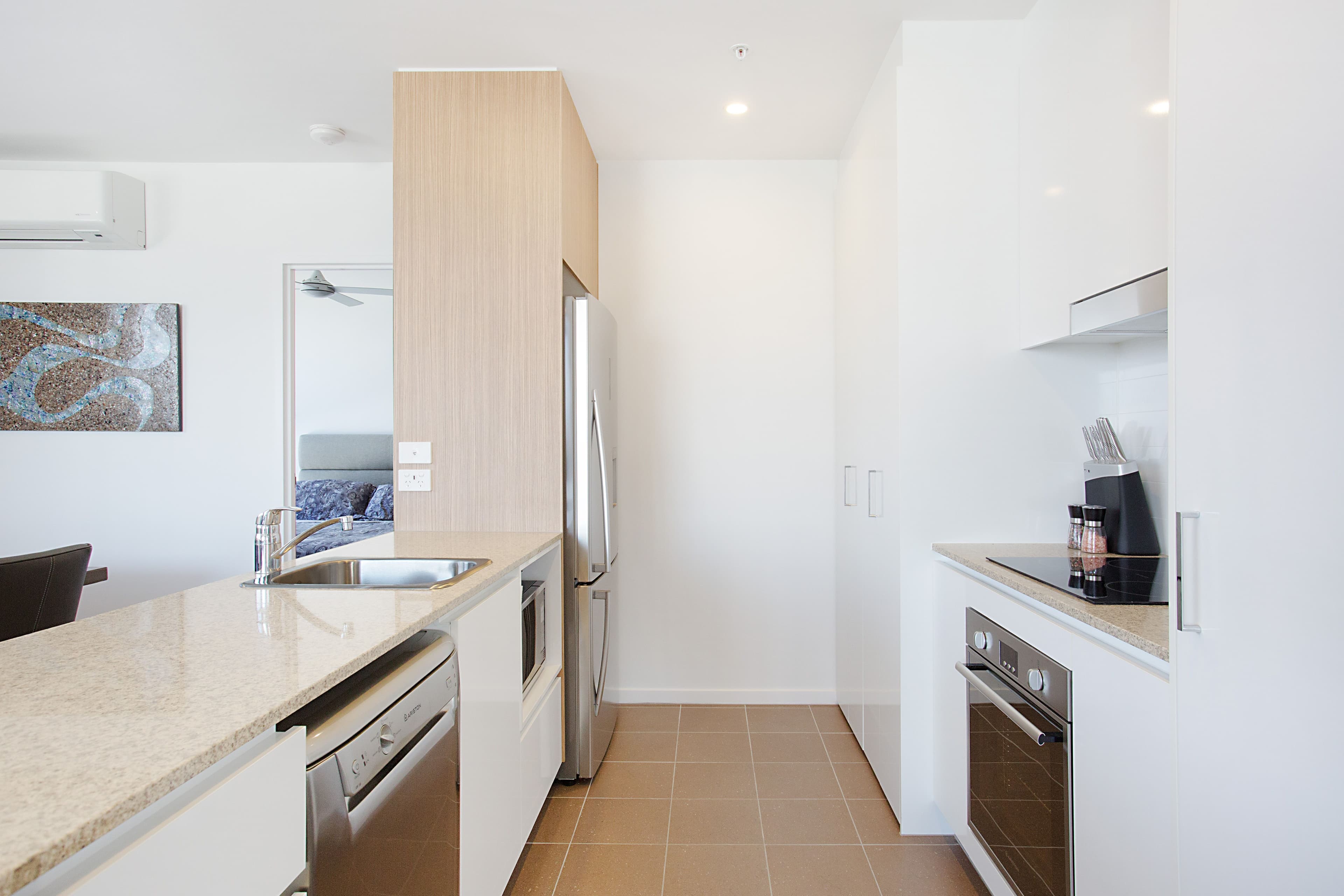 122 'Synergy' 2729-2733 Gold Coast Highway, Broadbeach QLD 4218, Broadbeach - Thumbnail 4