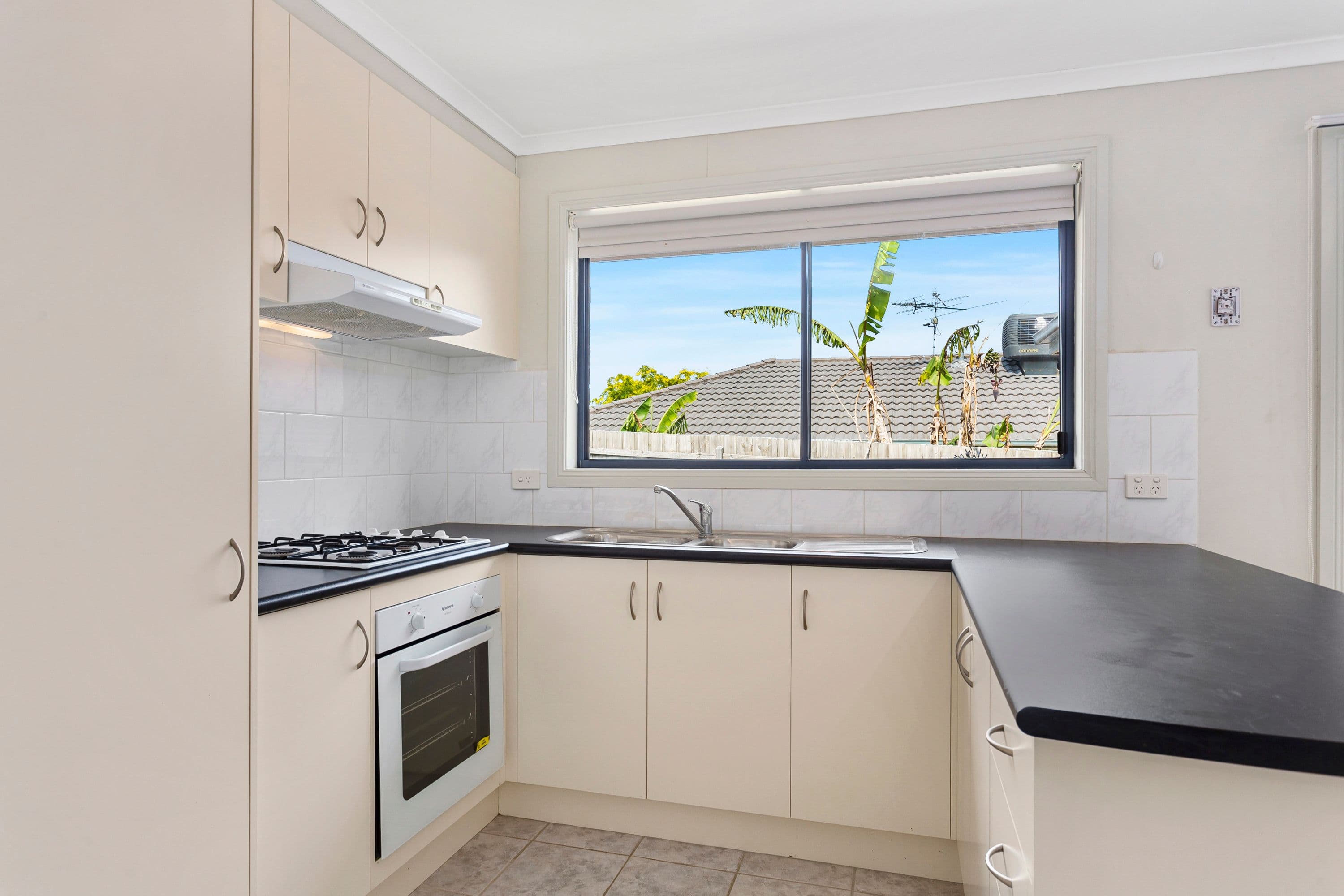 16 Donday Court, Pakenham VIC 3810, Pakenham - Thumbnail 3
