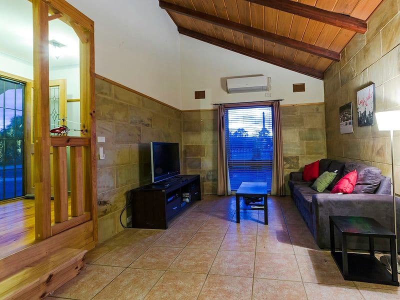 15 Milton Drive, Wyndham Vale VIC 3024, Wyndham Vale - Thumbnail 3