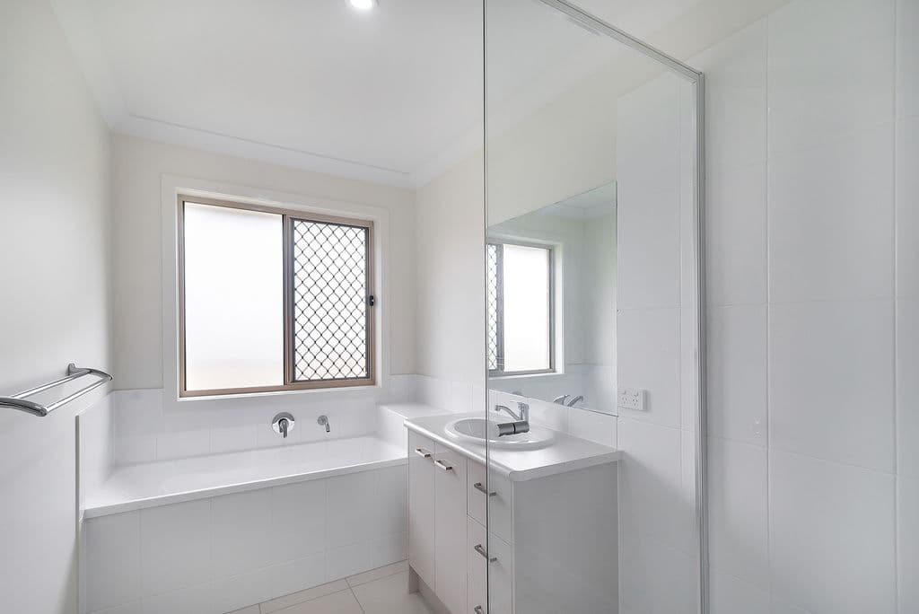 17 Rosella Gardens Drive, Meringandan West QLD 4352, Meringandan West - Thumbnail 5