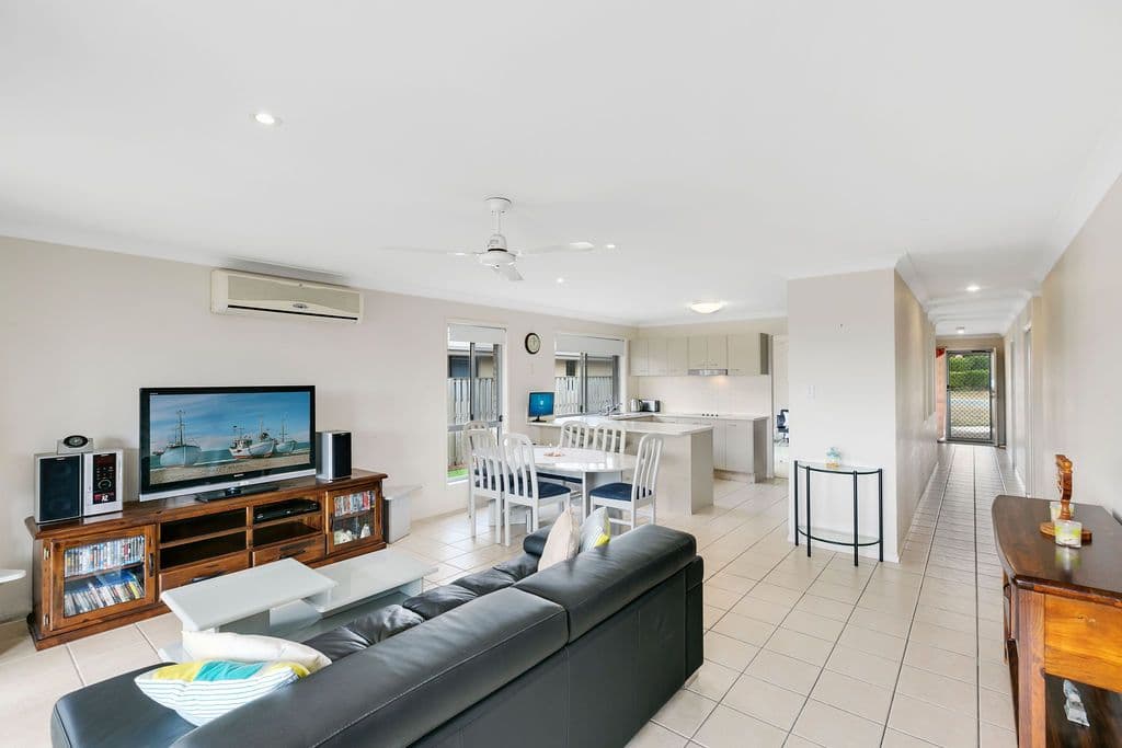 19 Tomah  Street, Pacific Pines QLD 4211, Pacific Pines - Thumbnail 4