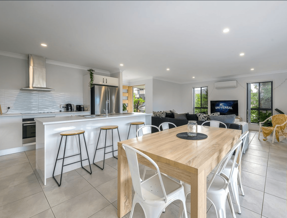 Joseph Drive, Orange, Orange - Image 1