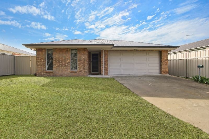33 Carstens Street, Lavington NSW 2641, Lavington - Image 1