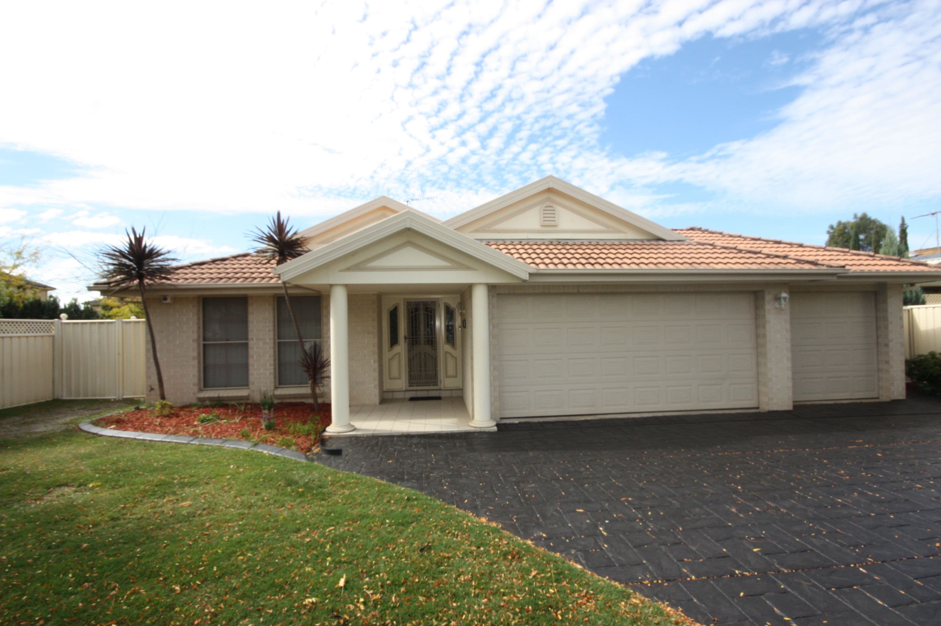 1 Parson Place, Harrington Park - Thumbnail 2