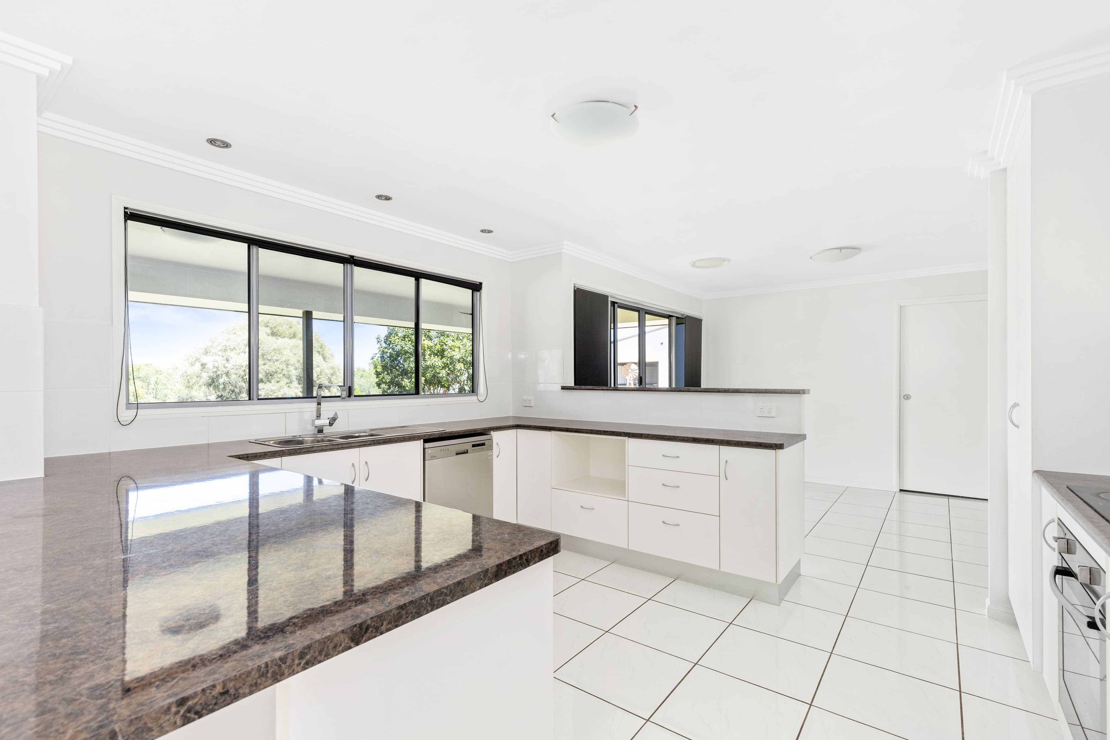 59 Patanga Place, Emerald QLD 4720, Emerald - Thumbnail 5
