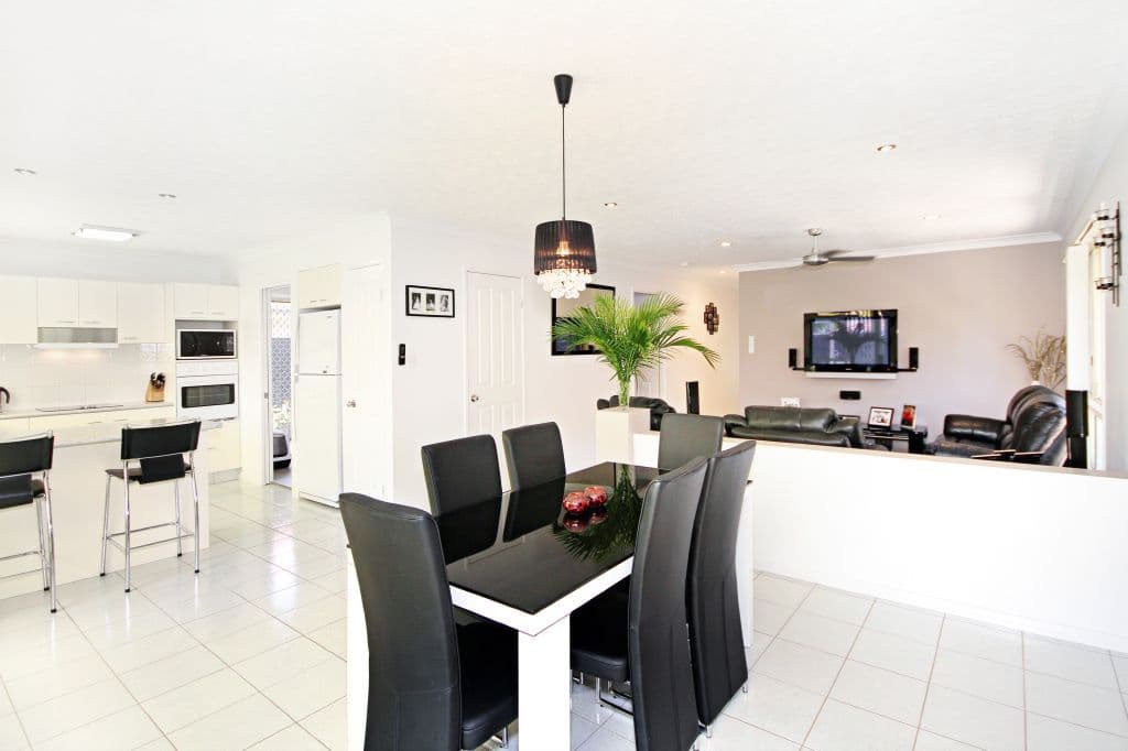 33 Lambor Drive, MUDGEERABA QLD 4213, Mudgeeraba - Thumbnail 2