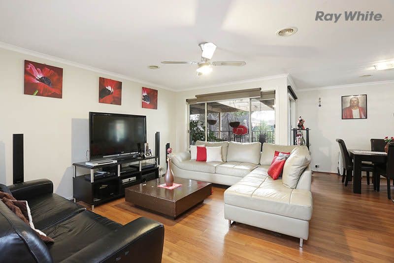 8 Stoneman Turn, Point Cook VIC 3030, Point Cook - Thumbnail 2