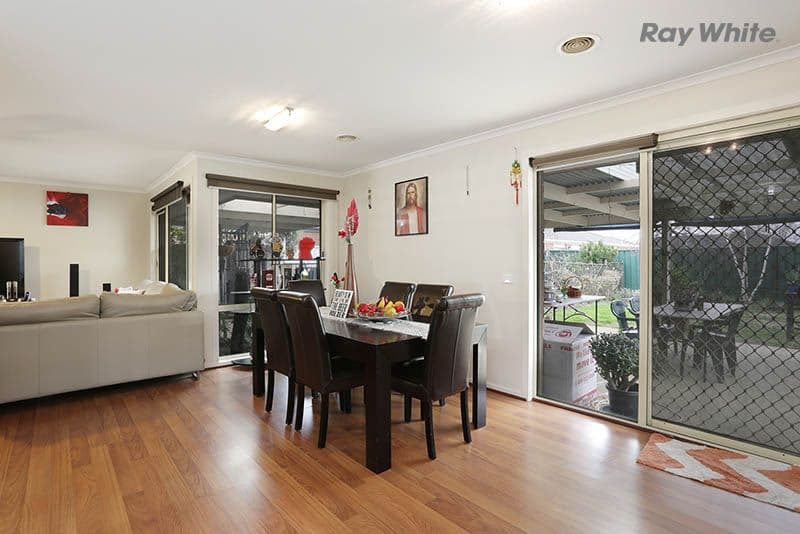 8 Stoneman Turn, Point Cook VIC 3030, Point Cook - Thumbnail 3
