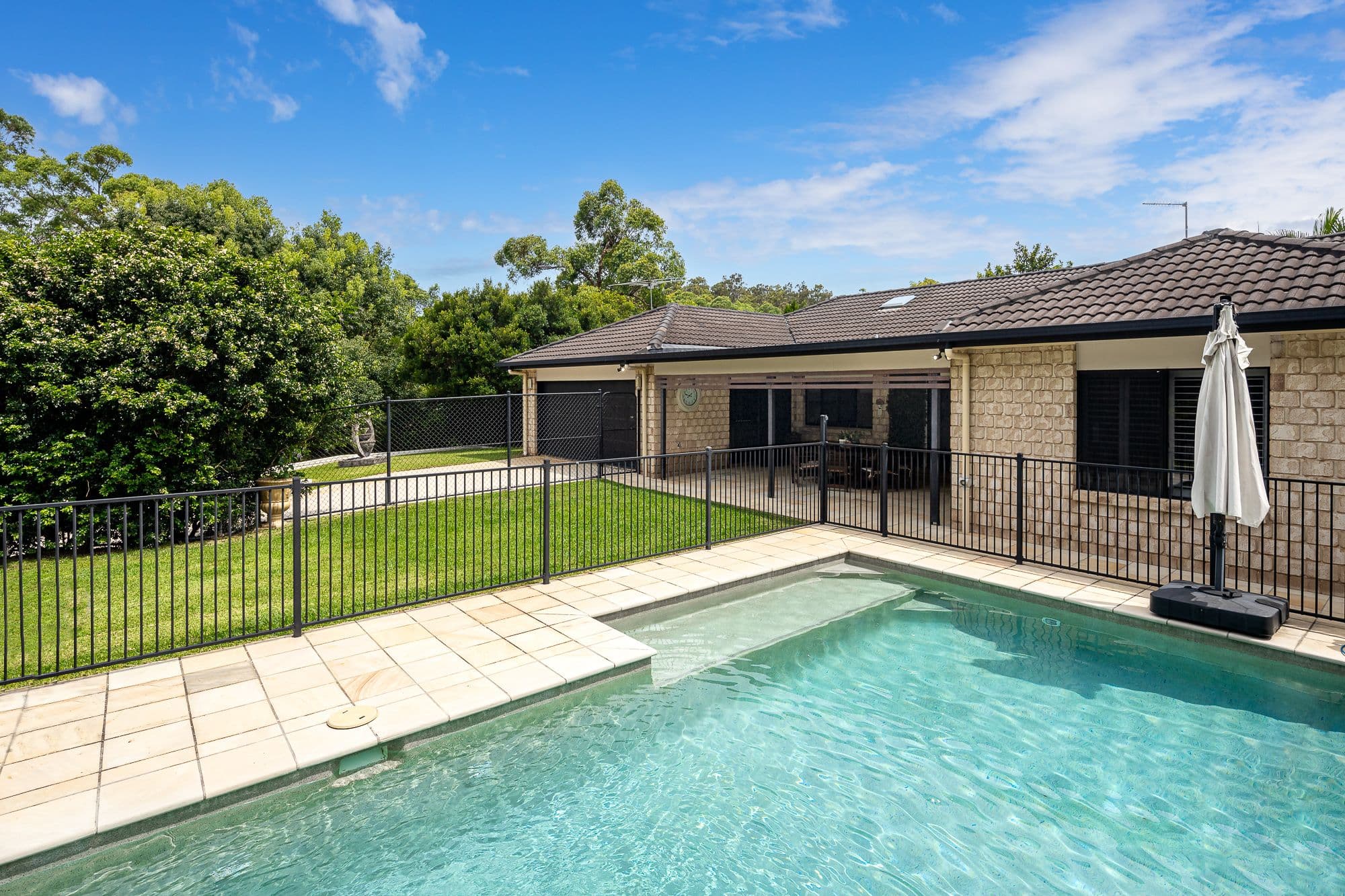 8 Sundown Court, Cashmere QLD 4500, Cashmere - Thumbnail 2