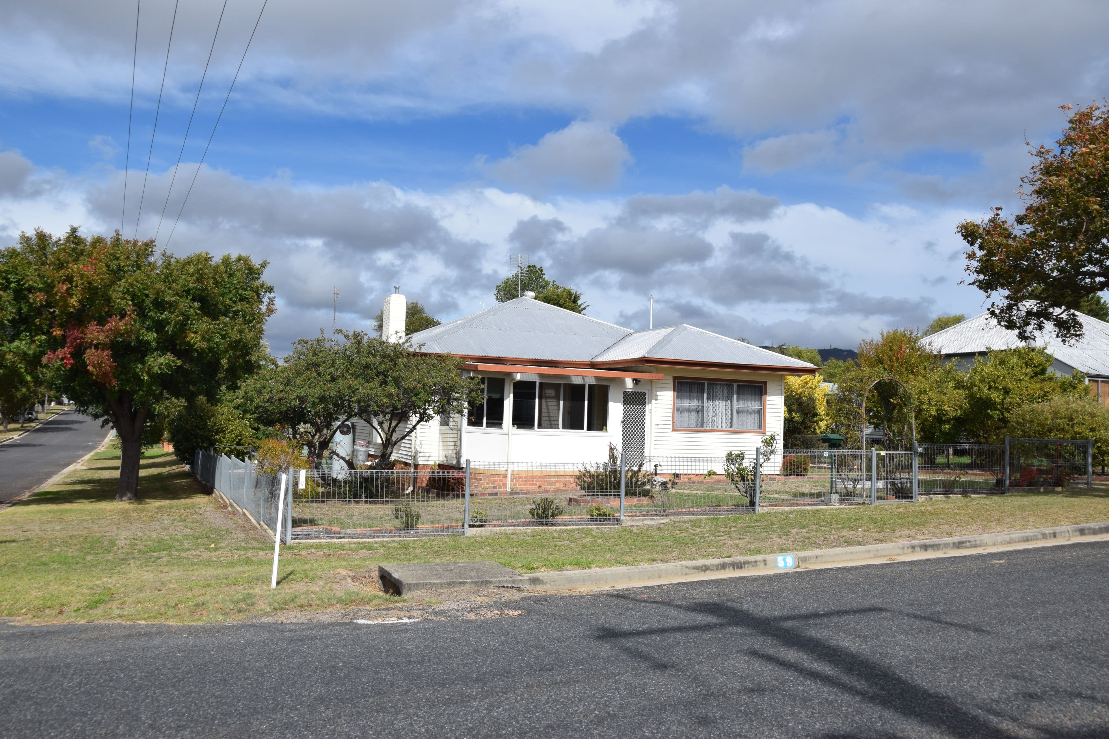 142 Molesworth Street, Tenterfield - Image 1