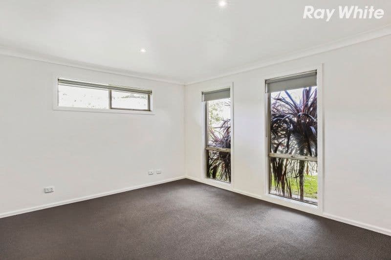 2 Chestnut Chase, Pakenham VIC 3810, Pakenham - Thumbnail 2