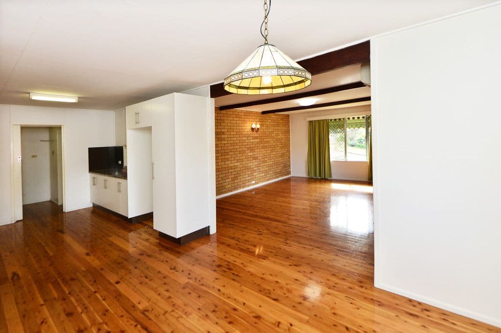 4 Macqueen Street, Mount Lofty QLD 4350, Mount Lofty - Thumbnail 2