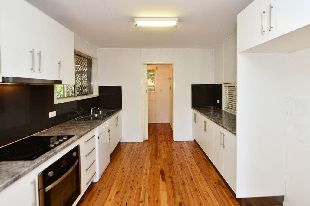 4 Macqueen Street, Mount Lofty QLD 4350, Mount Lofty - Thumbnail 4
