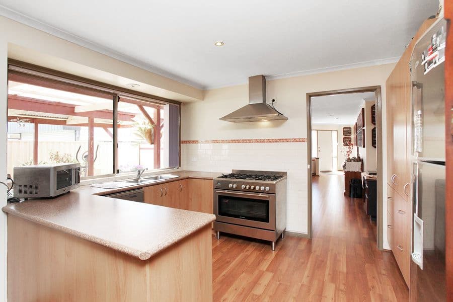 15 Jabiru Court, WERRIBEE VIC 3030, Werribee - Thumbnail 2