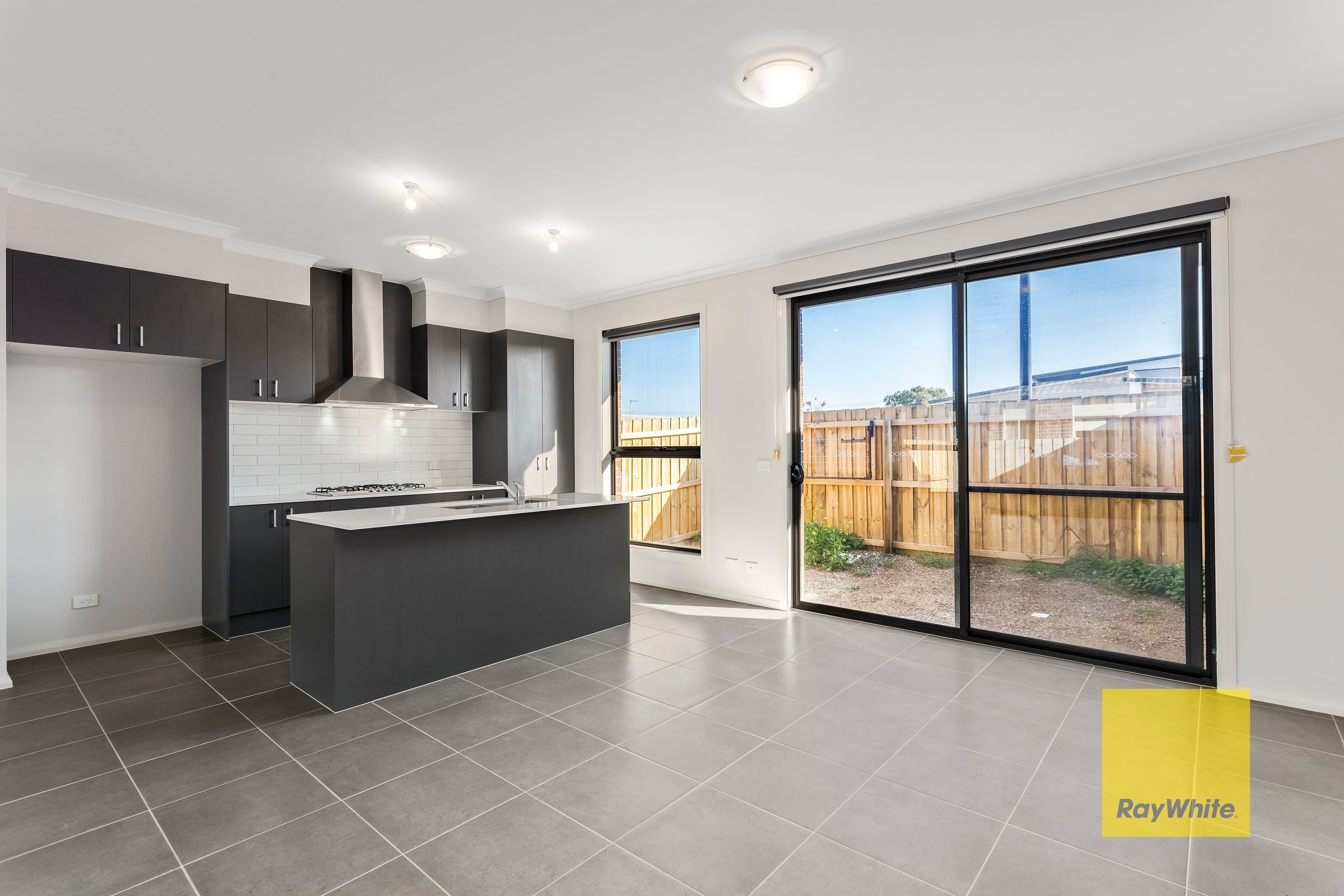 10 Sanderling Avenue, Armstrong Creek VIC 3217, Armstrong Creek - Thumbnail 3