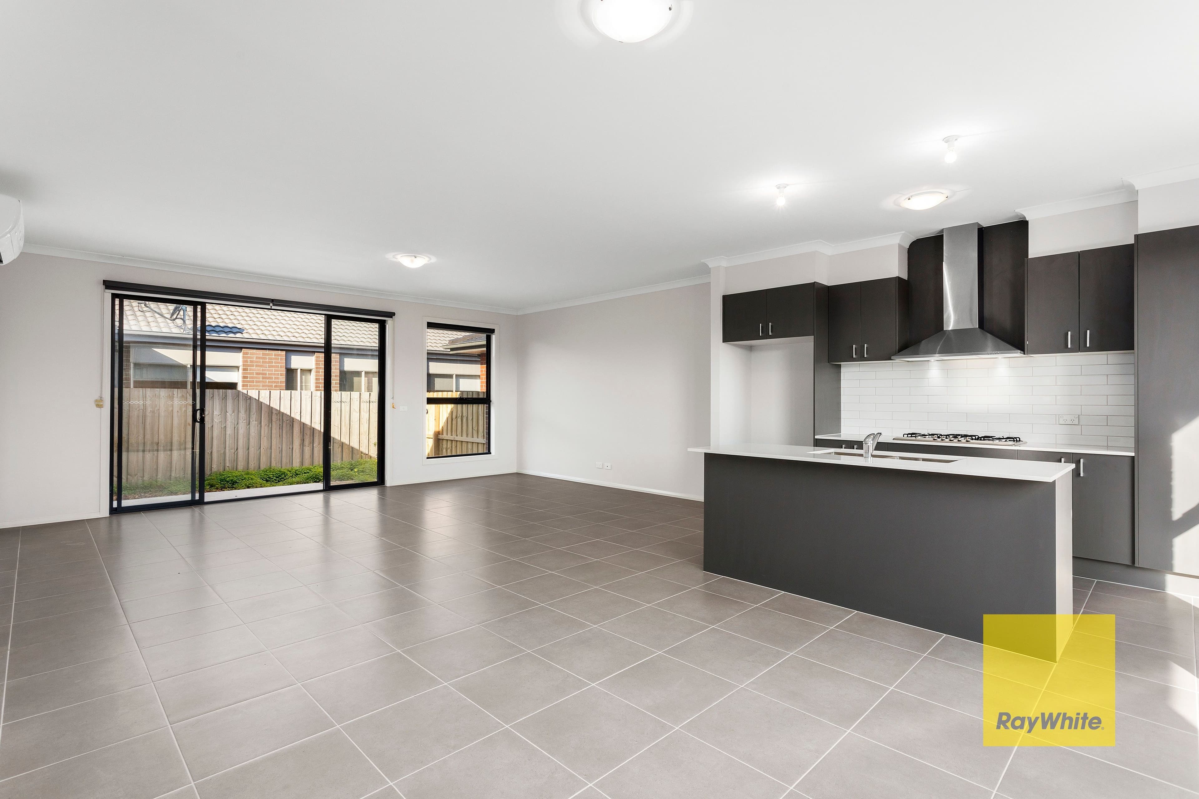 10 Sanderling Avenue, Armstrong Creek VIC 3217, Armstrong Creek - Thumbnail 4