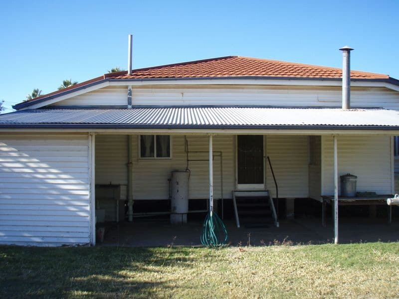 35  Watson Street, CHARLEVILLE QLD 4470, Charleville - Thumbnail 3