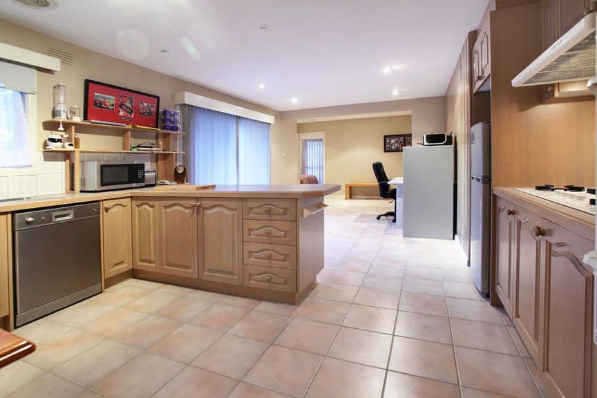 24 View Mount Road, WHEELERS HILL VIC 3150, Wheelers Hill - Thumbnail 2