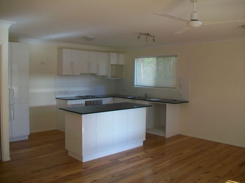 7 Trevanna Avenue, RUSSELL ISLAND QLD 4184, Russell Island - Thumbnail 6