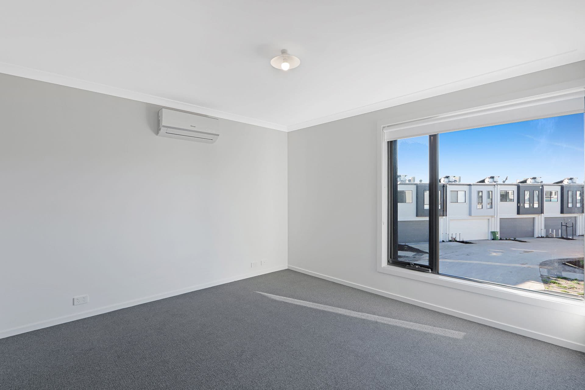 4 Hebrides Close, Cranbourne West VIC 3977, Cranbourne West - Thumbnail 3