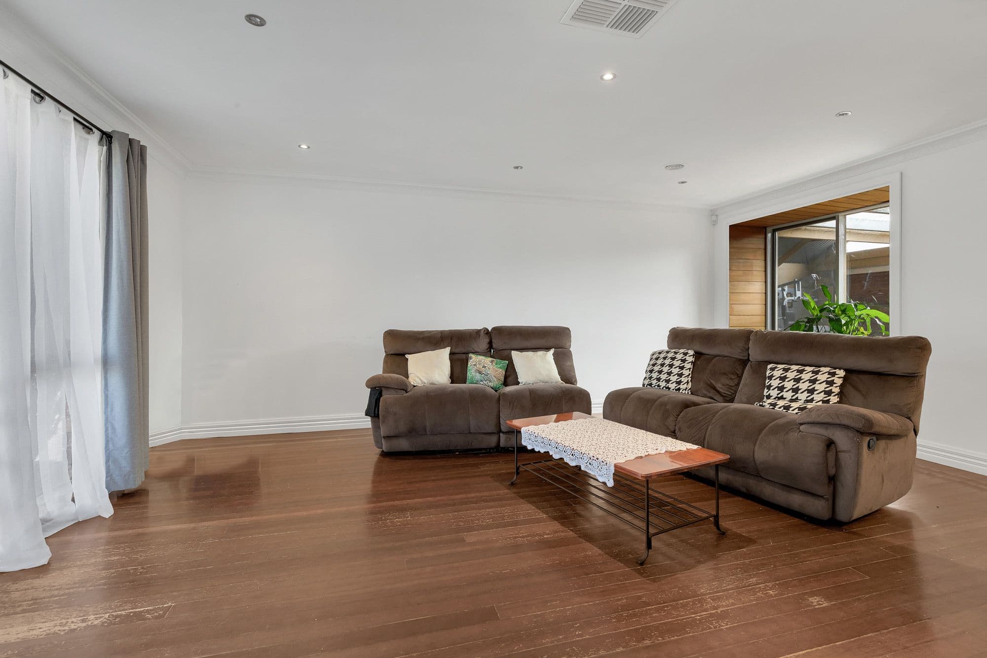 12 Whitehall Crescent, Werribee VIC 3030, Werribee - Thumbnail 7