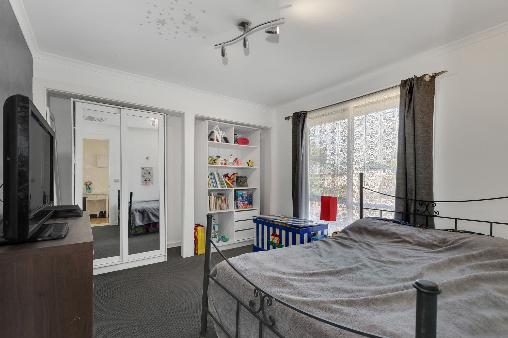 12 Whitehall Crescent, Werribee VIC 3030, Werribee - Thumbnail 8