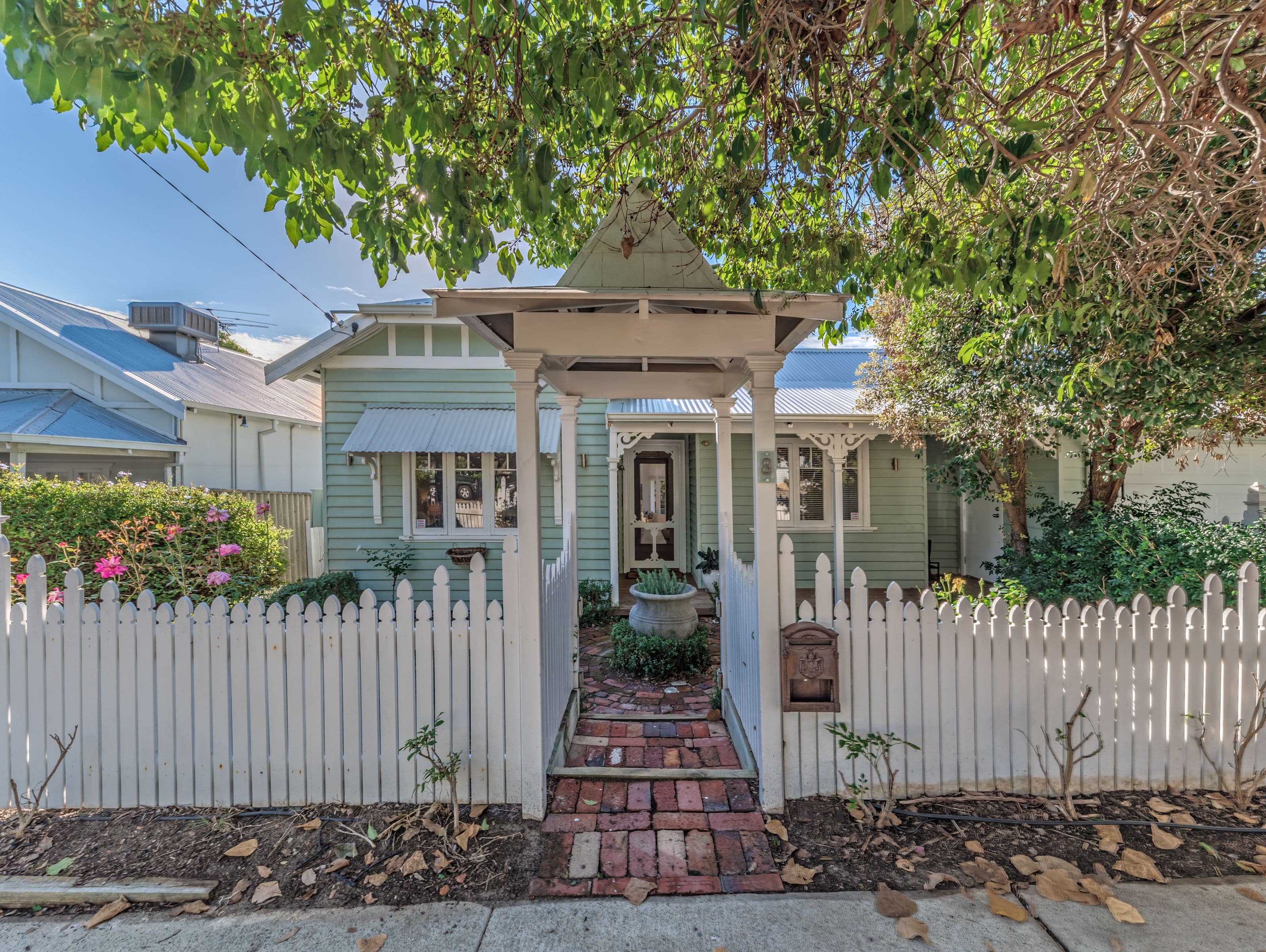 8 Kitchener Avenue, Bayswater WA 6053, Bayswater - Thumbnail 2