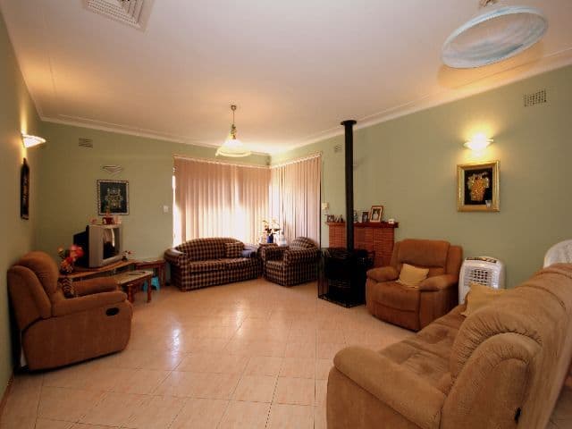 82 Ashcroft Avenue, Williams Landing, VIC, 3027, Williams Landing - Thumbnail 2
