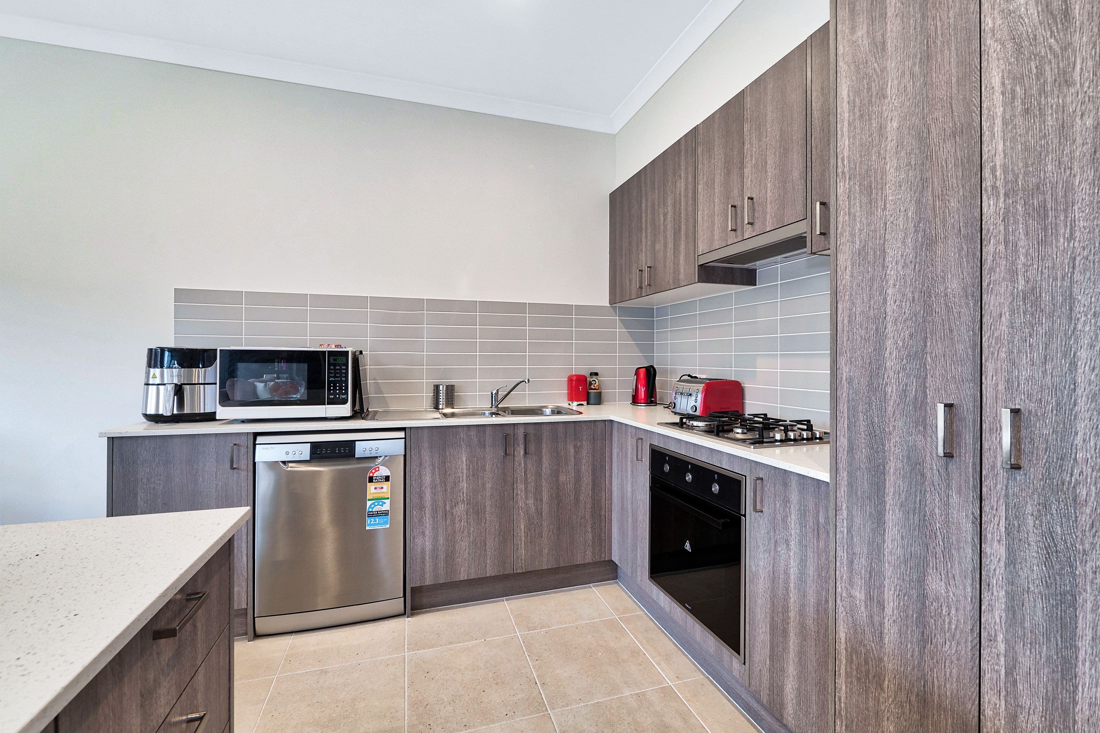 21 Cabernet Way, Pakenham VIC 3810, Pakenham - Thumbnail 2