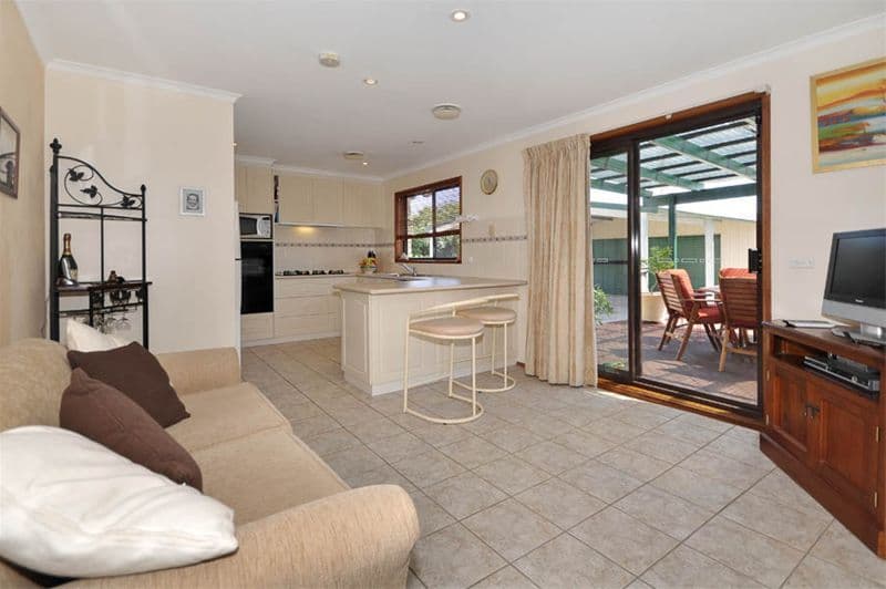 54 Rischbieth Crescent, GILMORE ACT 2905, Gilmore - Thumbnail 3
