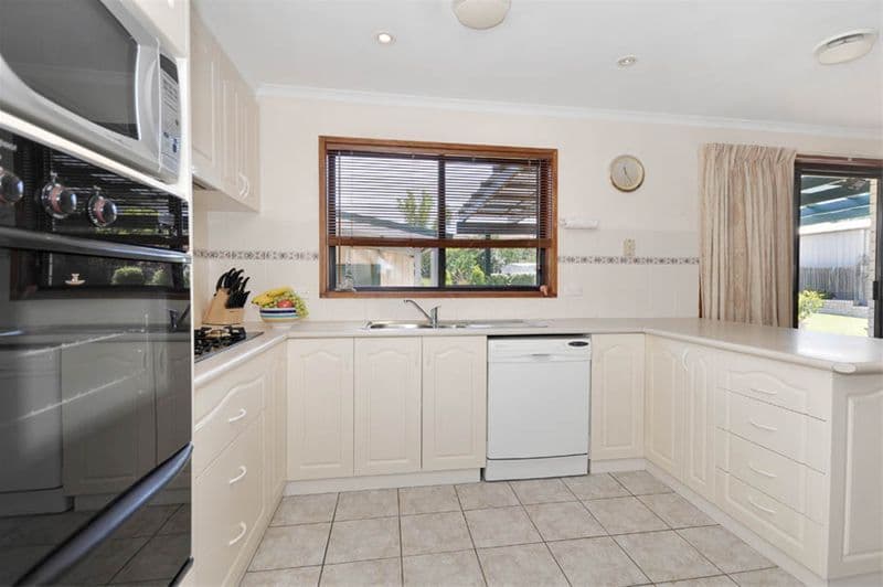 54 Rischbieth Crescent, GILMORE ACT 2905, Gilmore - Thumbnail 4