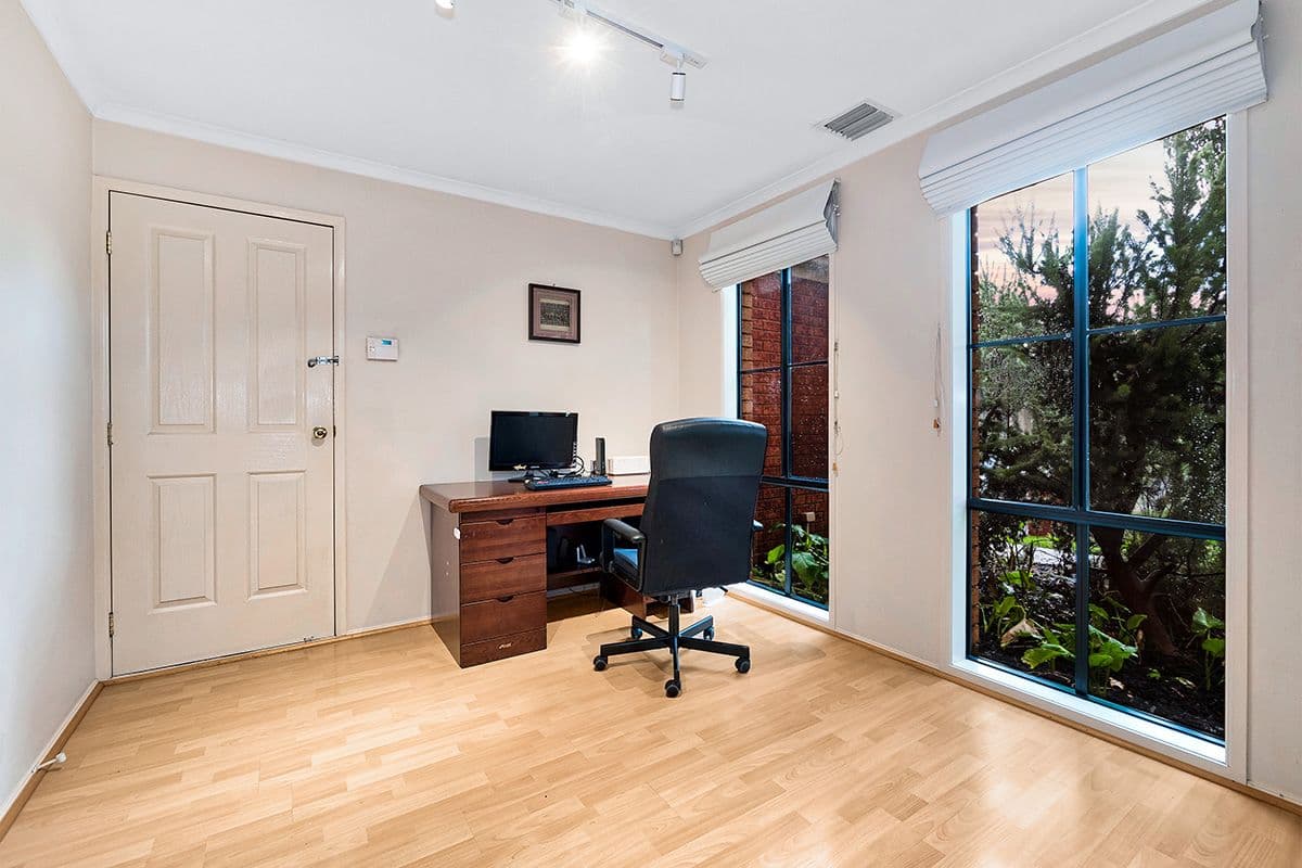 4 Darcy Niland Crescent, Lynbrook VIC 3975, Lynbrook - Thumbnail 2