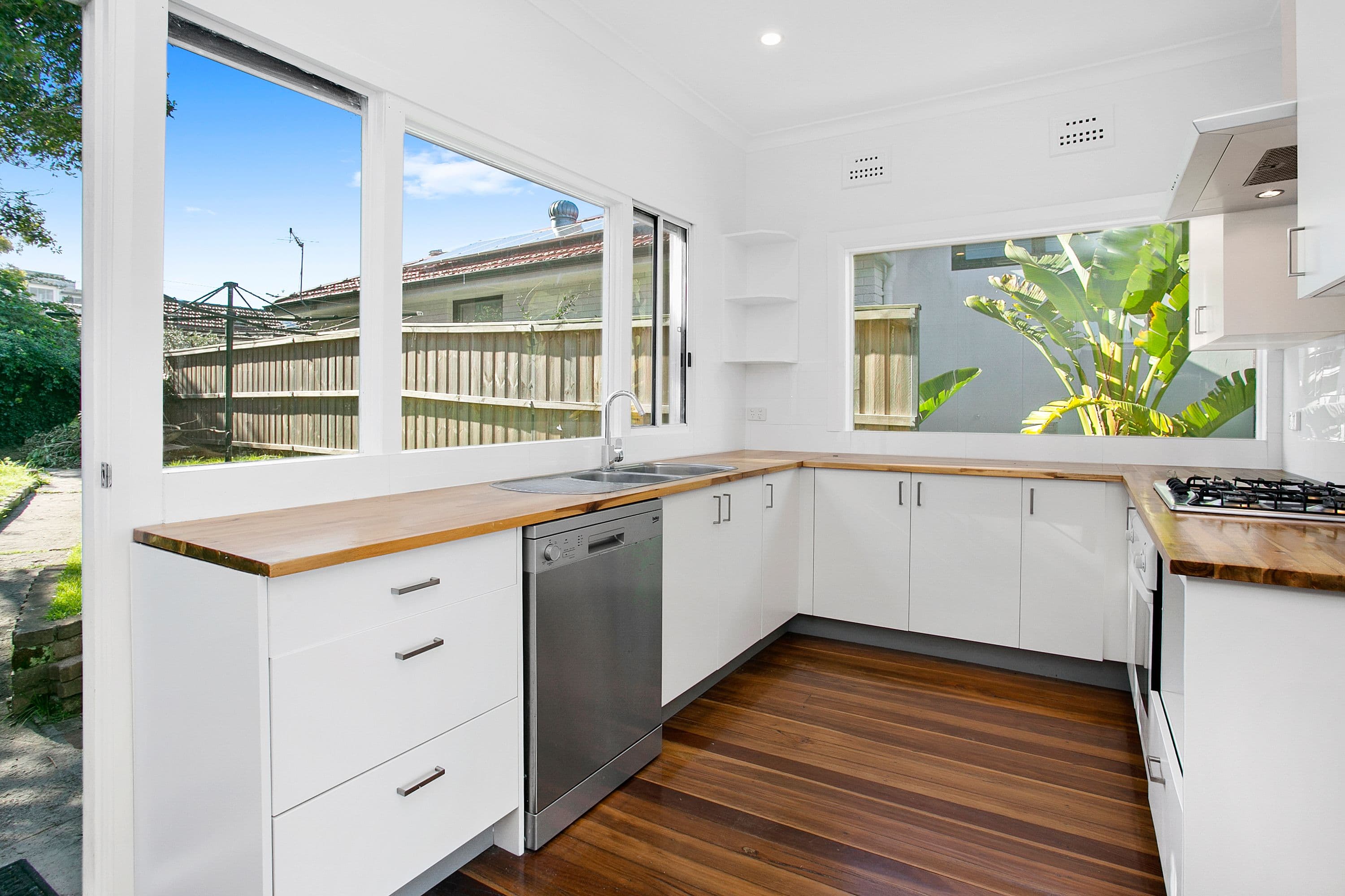 22 Makim Street, North Curl Curl NSW 2099, North Curl Curl - Thumbnail 3