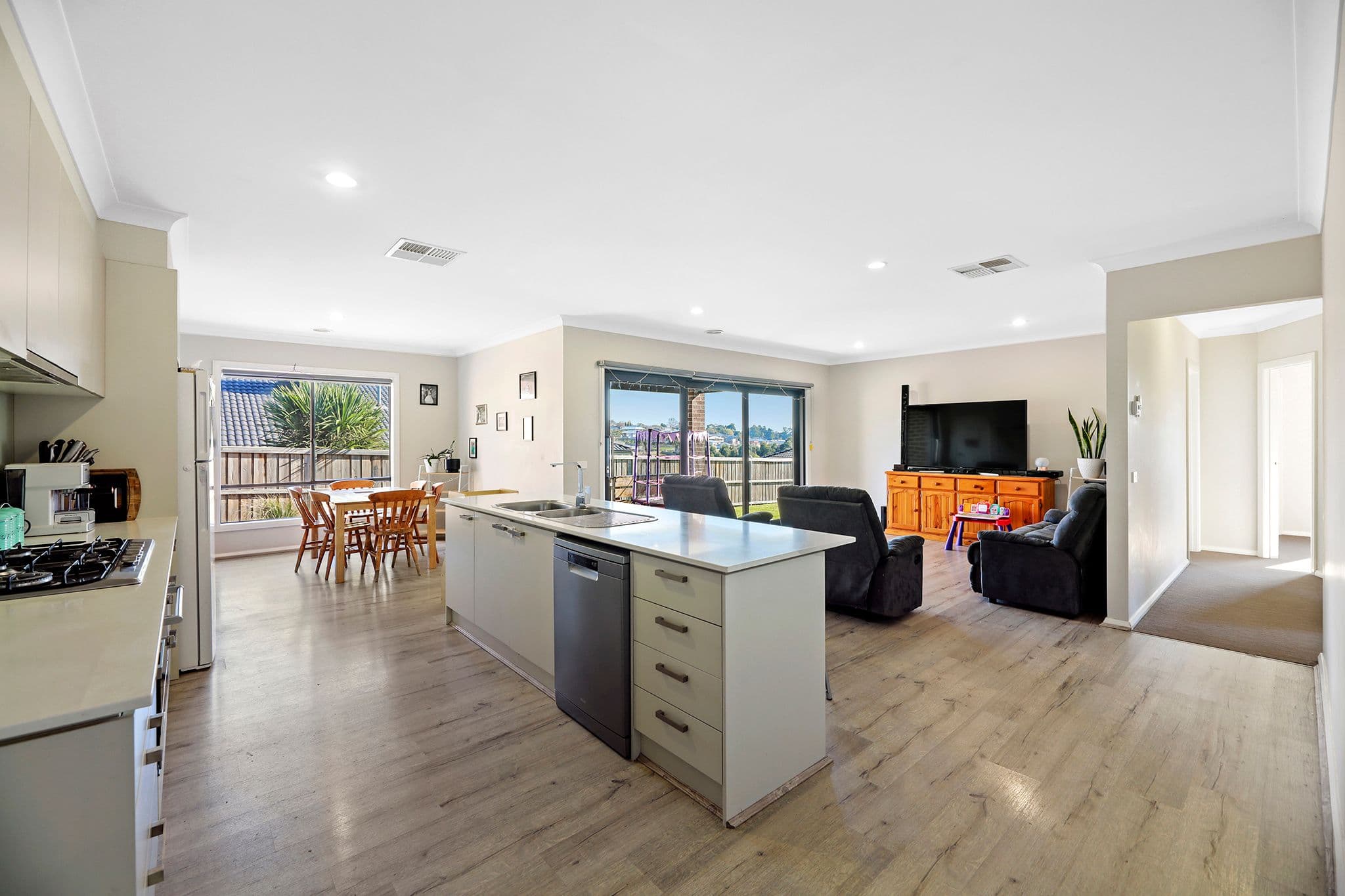11 Bunyip Drive, Drouin VIC 3818, Drouin - Thumbnail 3