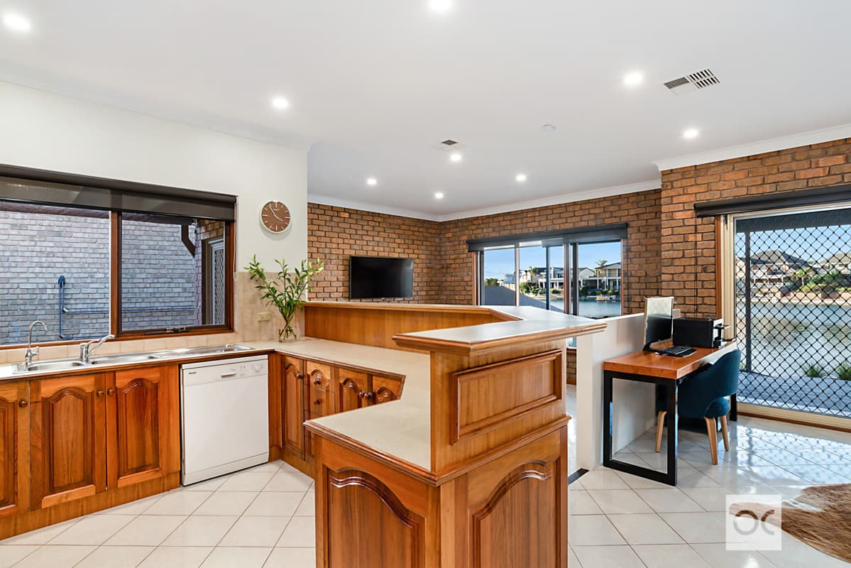 24 McDonald Grove, West Lakes - Thumbnail 5