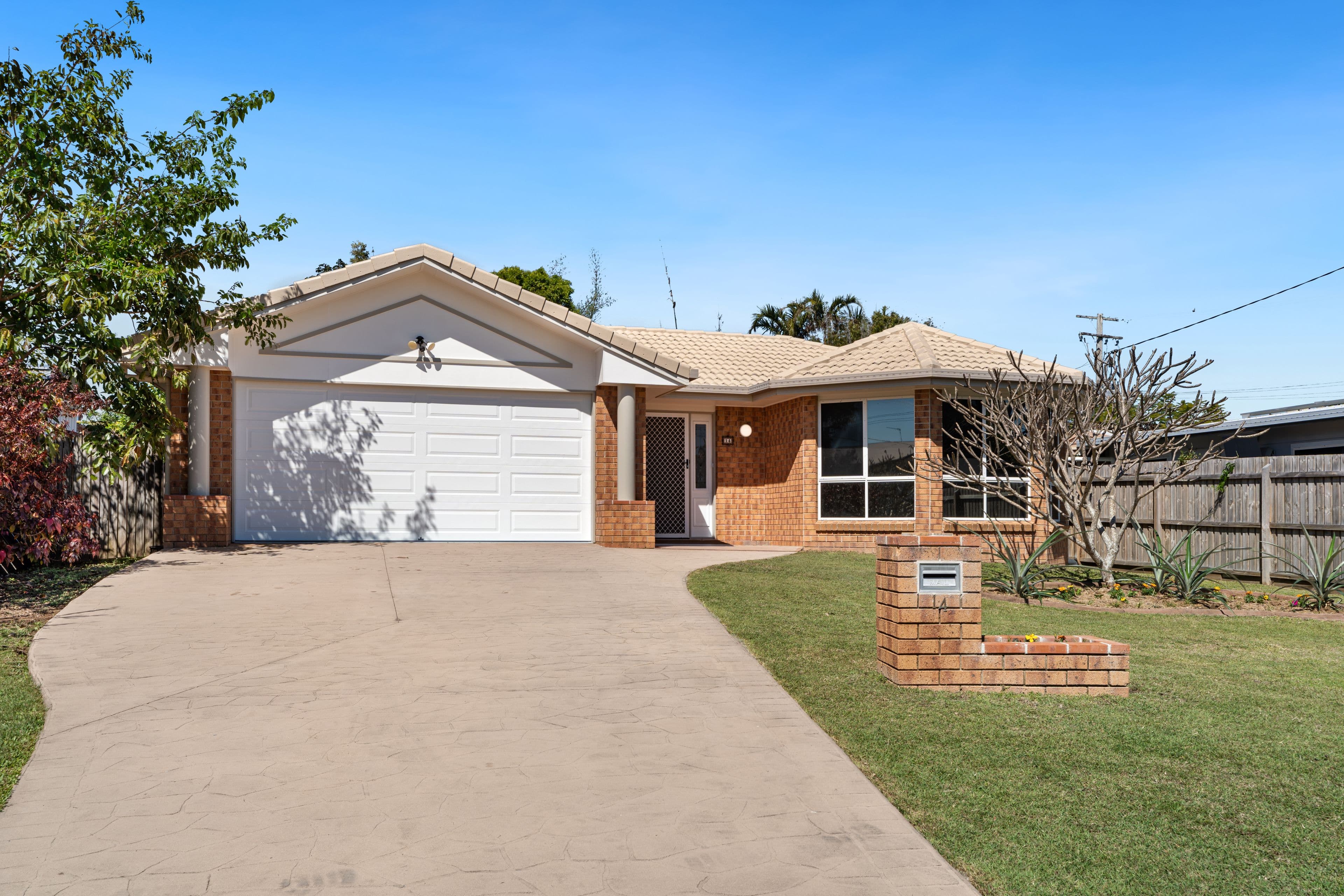 14 Wattle Street, Point Vernon QLD 4655, Point Vernon - Thumbnail 2