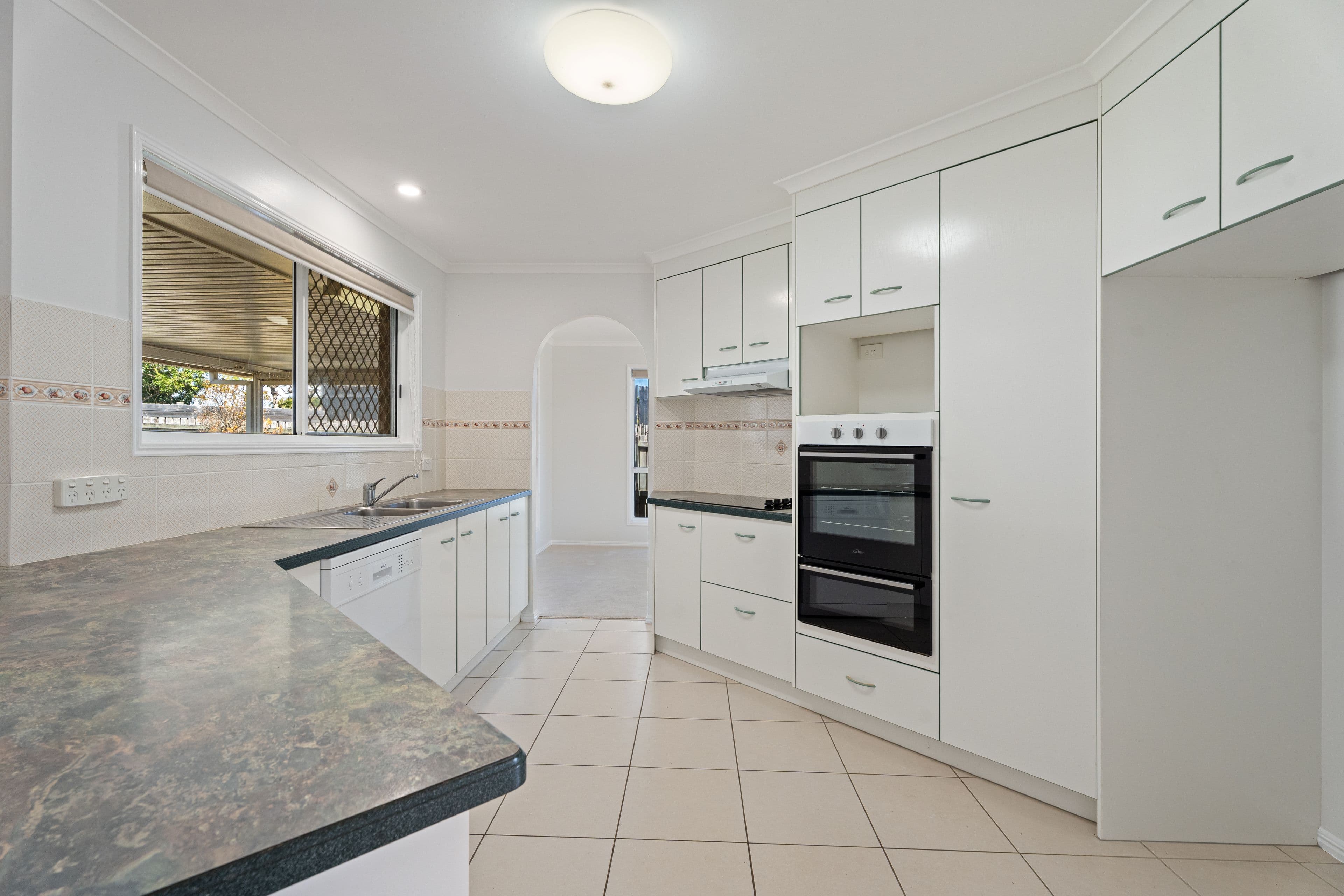14 Wattle Street, Point Vernon QLD 4655, Point Vernon - Thumbnail 7