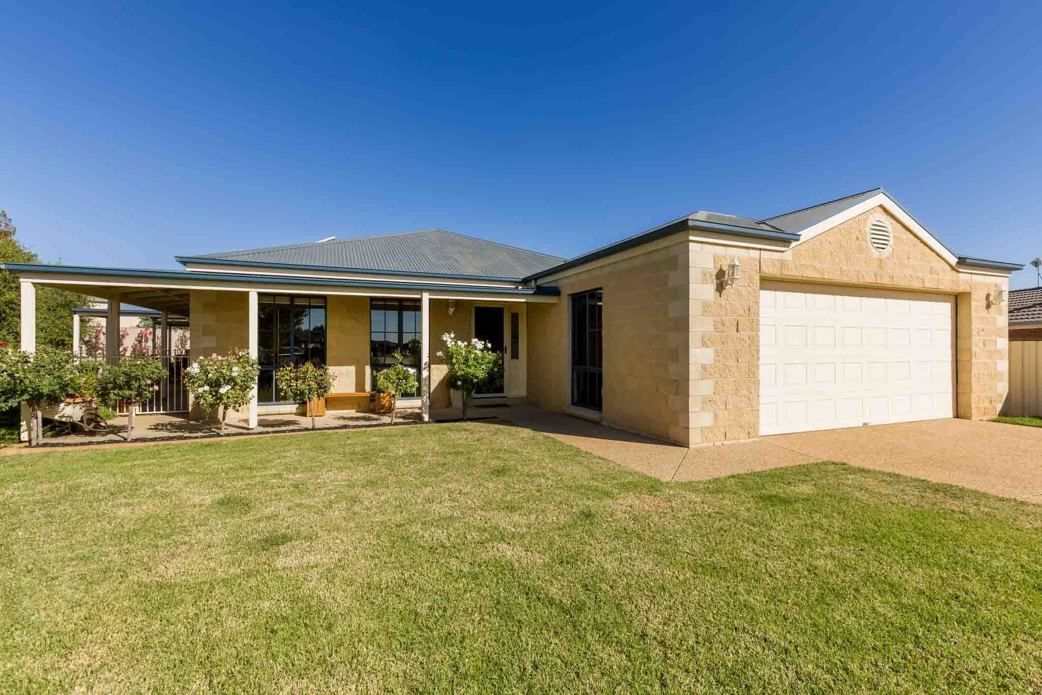 15 Muscat Court, Rutherglen VIC 3685, Rutherglen - Image 1