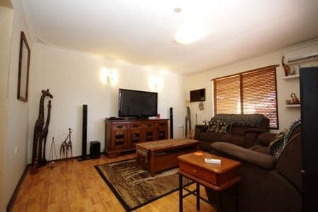5 Wyman Court, GIRRAWHEEN WA 6064, Girrawheen - Thumbnail 2