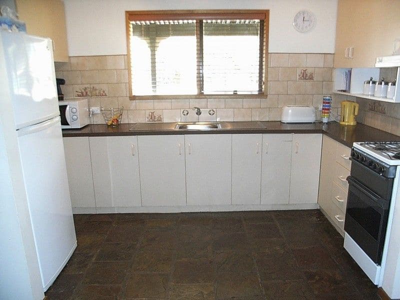 66  Bowen Street, ECHUCA VIC 3564, Echuca - Thumbnail 2