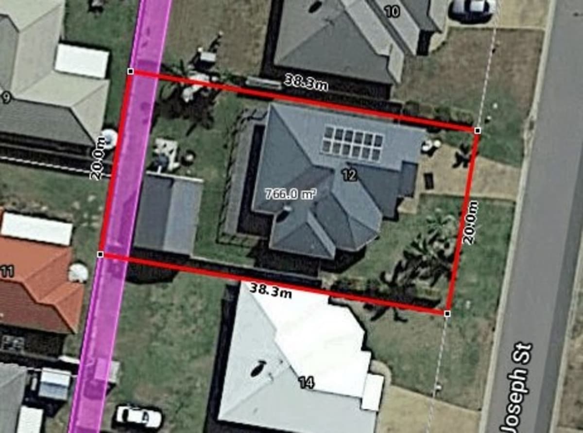 12 Joseph Street, GRACEMERE, Haywards Bay - Thumbnail 2