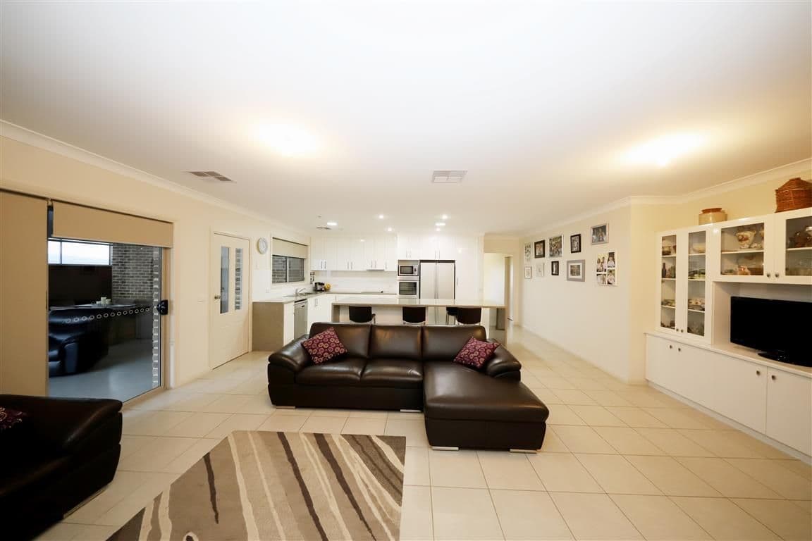 81 Lynch Street, Adelong - Thumbnail 2