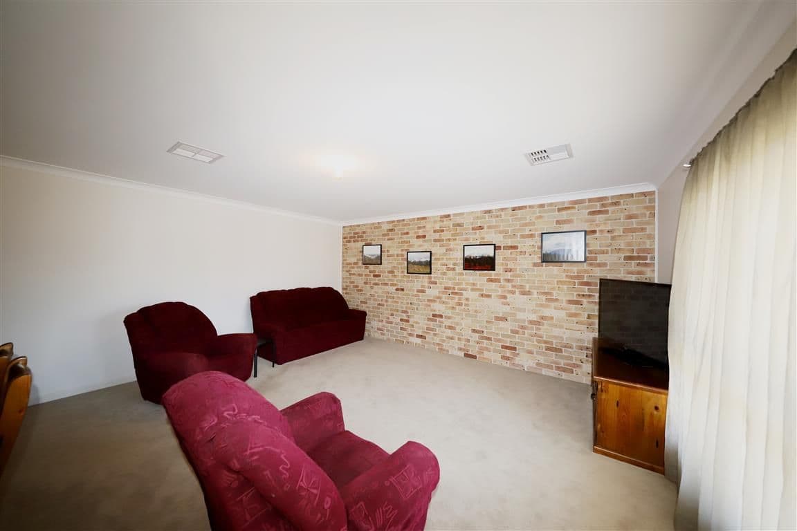 81 Lynch Street, Adelong - Thumbnail 6