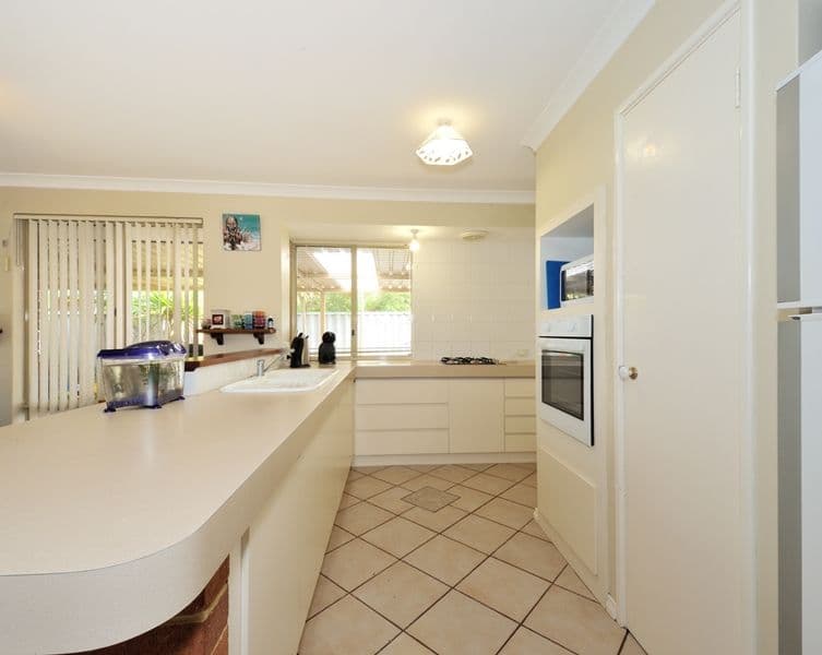 55 Oakwood Crescent, Waikiki WA 6169, Waikiki - Thumbnail 3