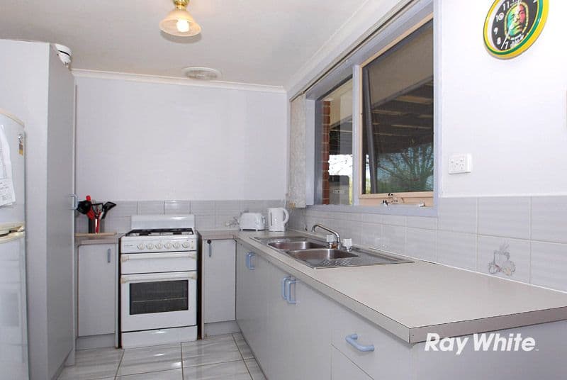 17 Caroline Cresent, CRANBOURNE WEST VIC 3977, Cranbourne West - Thumbnail 4