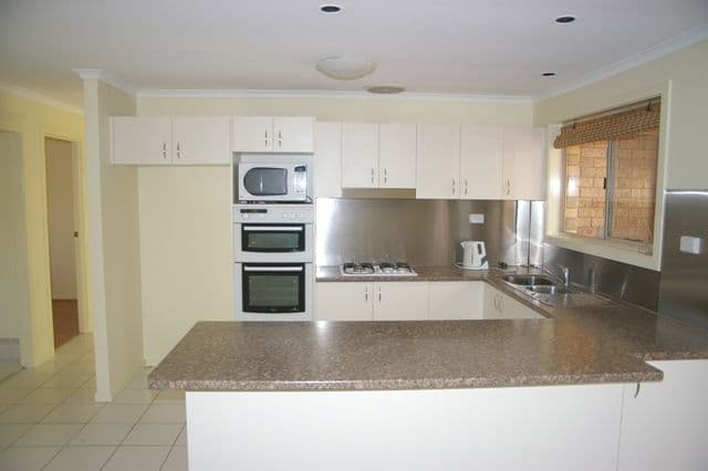 5 Bradstone Road, CARRARA QLD 4211, Carrara - Thumbnail 2