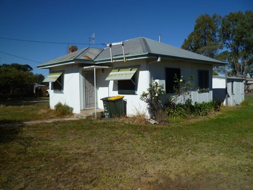 42 Inverell Street, ASHFORD NSW 2361, Ashford - Image 1