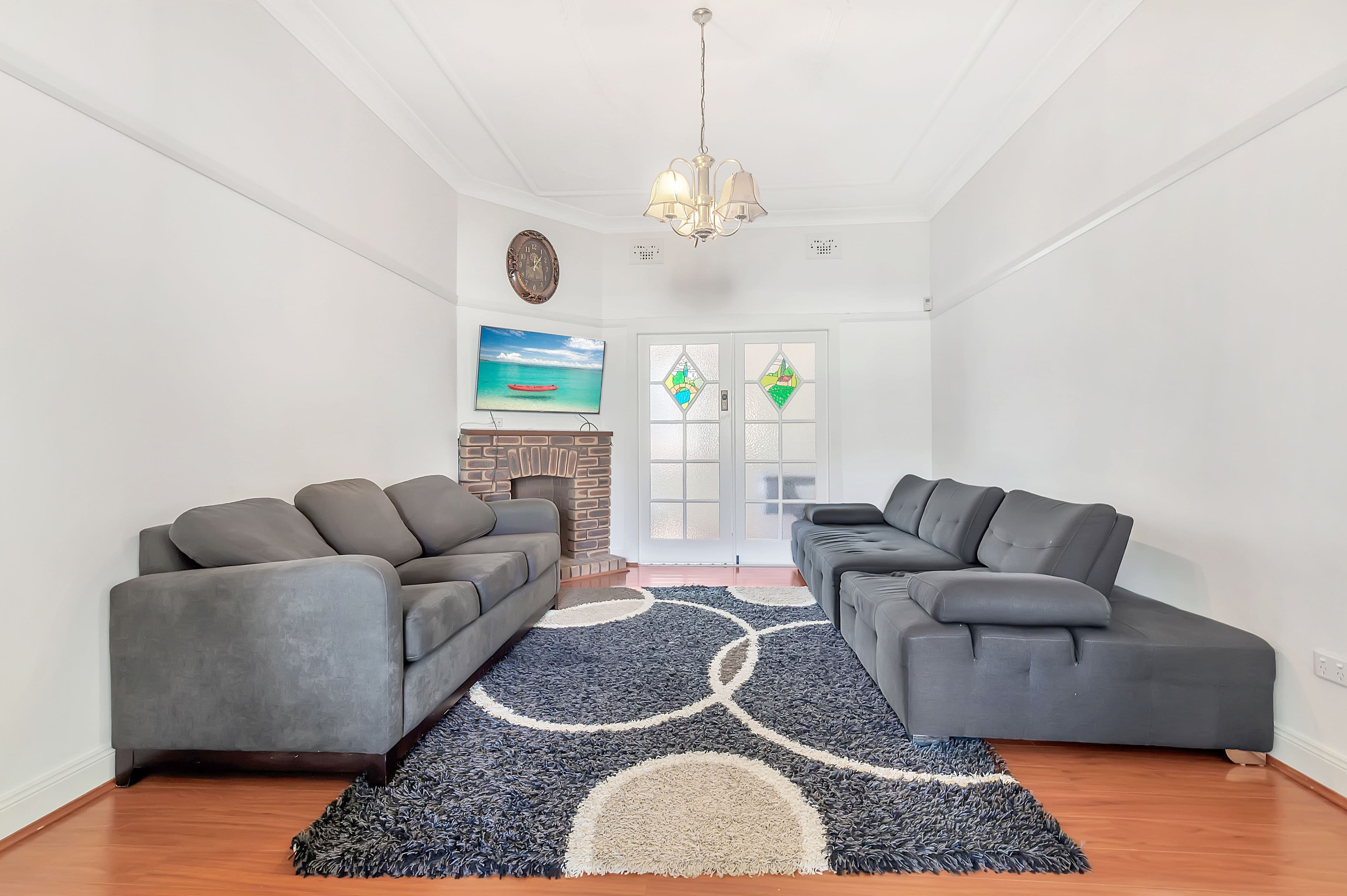 28 Canberra Avenue, Casula - Thumbnail 4