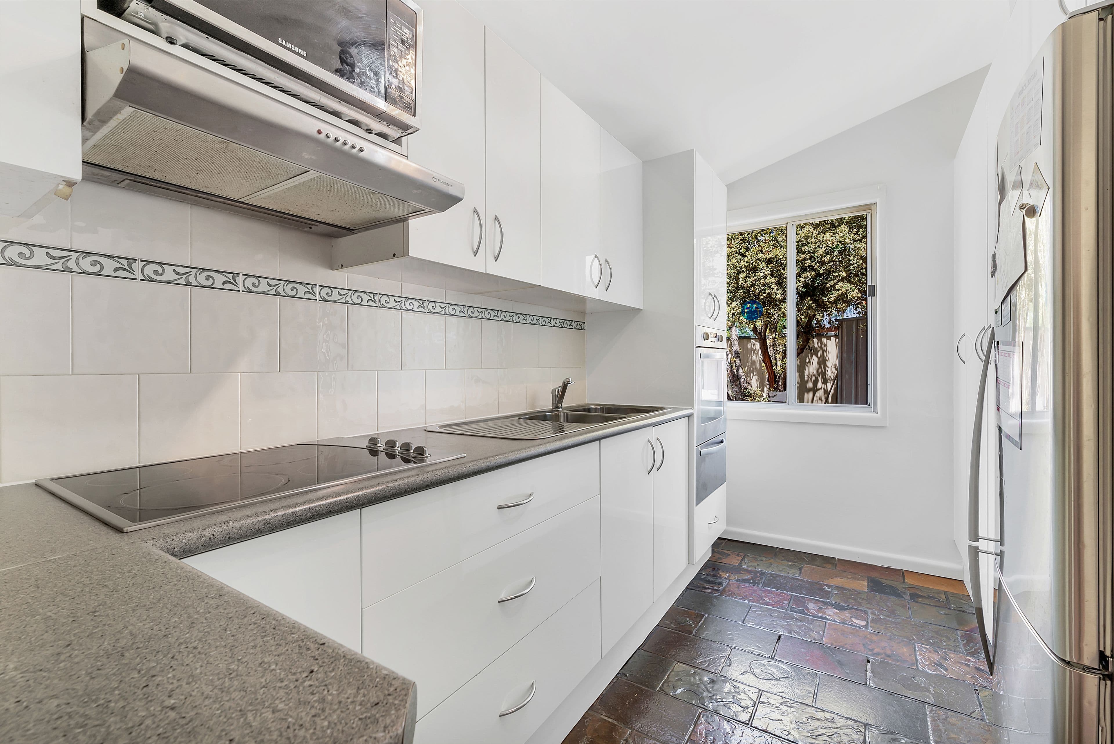 28 Canberra Avenue, Casula - Thumbnail 5